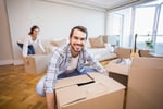 We think of moving house. Счастливая семья в новостройке. Подготовка к переезду. Переезд. Переезд в новый дом.
