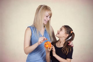 Allowance for Children | Starting an Allownance | Kids Allowance | Age to Give Kids and Allowance | First Alliance Credit Union MN Mother giving money to daughter
