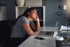 Woman in front of a computer