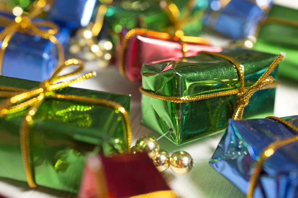 16 Popular Holiday Gifts for 2019 And How To Get The Best Deals