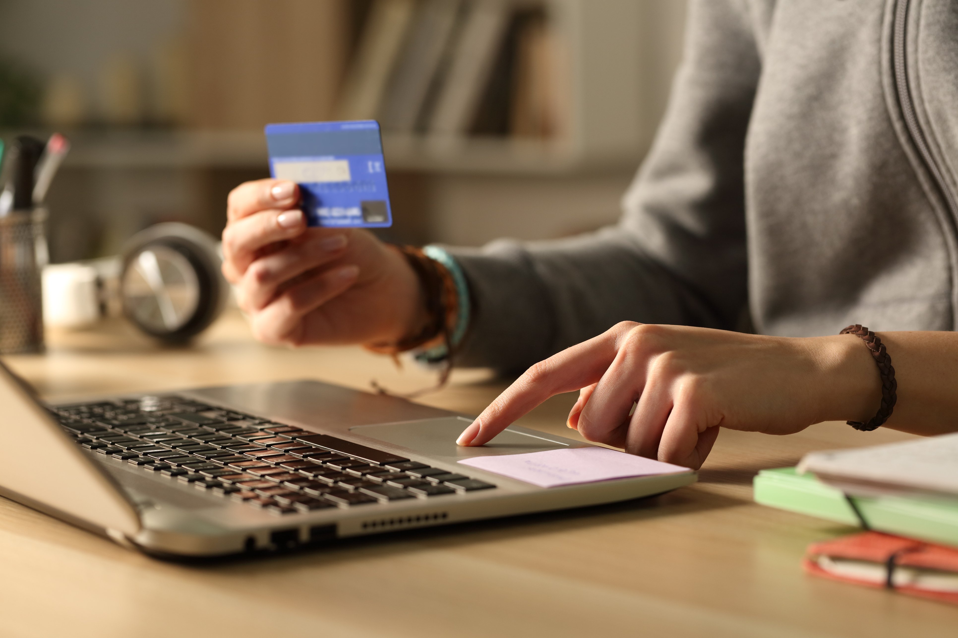 How to Manage a Second Chance Checking Account